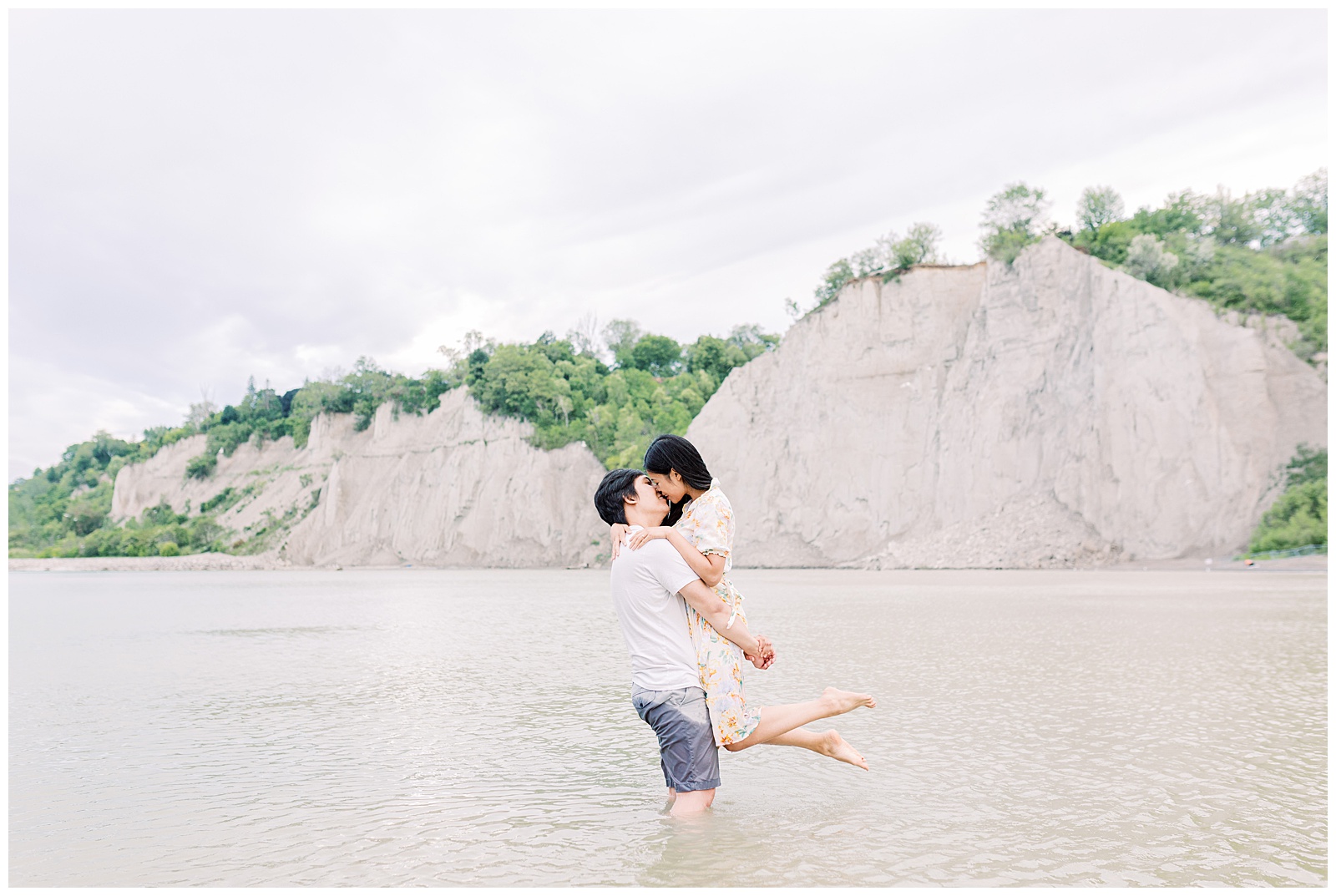 Couple kissing at Scarborough Bluffs